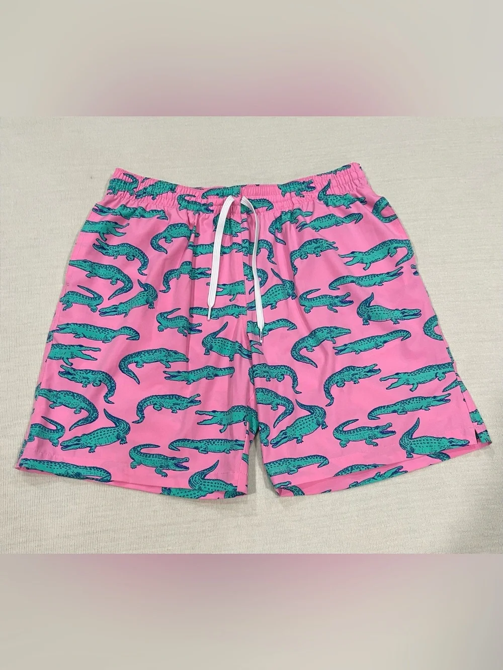 Chubbies 7” The Glades Swim Trunks Pink Alligator Print Men's Large